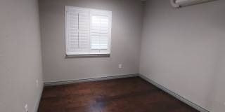 Charming 2bedroom, 2bath home, Like New near Land Park Area and City College. Gallery 15