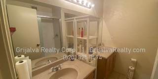 Furnished 2 Bedroom Condo with Community Pool Close to the UofA! (Speedway/Euclid) Gallery 8