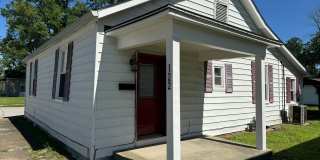 2 Bed 1 Bath with Garage Gallery 1