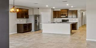 For Rent: Lakefront 4-Bedroom 2-Bathroom Home in Lakeside Palms Gallery 14