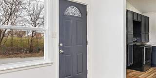 Charming 3 bedroom home with huge yard! Gallery 15