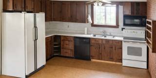 Spacious 5-Bedroom, 4-Bathroom Home  1 MONTH FREE RENT ( 10 Walnut St) Gallery 4