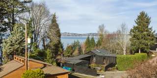 Stunning Sound & Olympic Mountain View Home in North Admiral Gallery 37