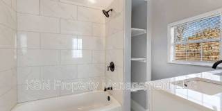 1921 Reynolds Street Gallery 41