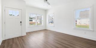 1 Bedroom home with Garage! Gallery 5