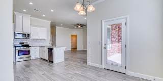 Four bedroom in Stone Lake! Gallery 12