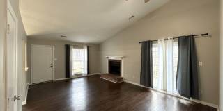 2 Bedroom Home Near University! Gallery 3