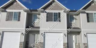 Move-In Discount - Newer Town home living in the heart of Cedar City! Gallery 1
