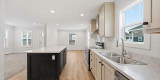 3 Bed / 2 Bath Home in Hickory FOR RENT Pet Friendly! Unit 8 Gallery 1