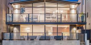 816 The Strand Gallery 1