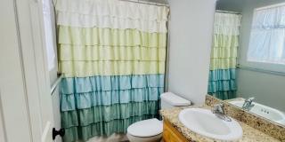 Lovely 3 Bedroom, 3 Bathroom Home with Solar Gallery 21