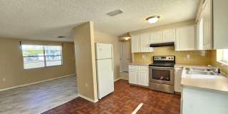 GORGEOUS 2 Bedroom, 1.5 Bath House with a 1 CAR GARAGE *Move-in Special* Gallery 4