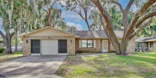 Gorgeous 3/2 Home with a 2 Car Garage Located in Well Maintained Cul-de-sac - Leesburg Gallery 1