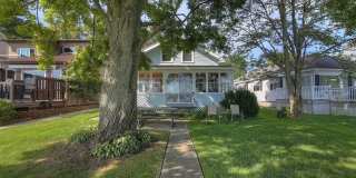 Lakefront 4 bed 2 bath home Gallery 1