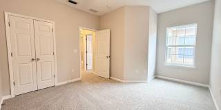 Spacious Townhome! Gallery 31