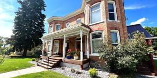 Light Filled Top Floor 1 Bedroom in Unbeatable Hip Strip Location! Gallery 1