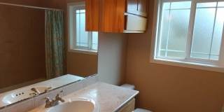 Gorgeous Home with Granite Counters and Custom Built-ins! Gallery 13