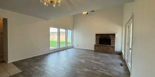 1825 Sq Ft- 3 Bed/2Bath Duplex- All Appliances Included Gallery 1