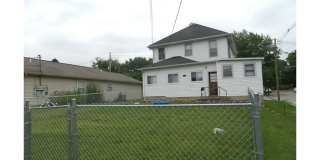 2-Story House, 4Bed/2Bath with Lots of Room, Washer/Dryer. Pet Friendly & Large Yard Gallery 3
