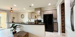 Spacious Townhome in Central Location! Gallery 11