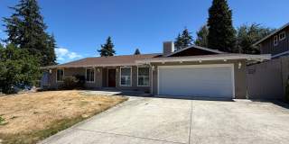 Charming 3 bed + den, 2 bath Federal way Rambler Gallery 1