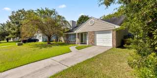 3 Bedroom, 2 Bath Home Within Walking Distance to School/Shopping Gallery 1