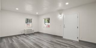 14335 Hamlin Street Gallery 27