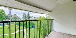 Top Floor Unit - Balcony - Elevator Access - Community Pool & Tennis Court Gallery 33