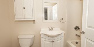 Walk to UC & UC Medical | 1BR/2BR Apartments Gallery 57