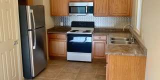 3 Bedroom / 1 Bath House in Paia town! Walking distance from the beach! Gallery 3
