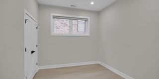4629 S Michigan Avenue Gallery 25