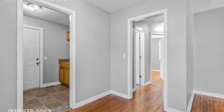 Charming 2BR Cottage Near Downtown Clarksville Gallery 7