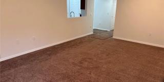 Charming 3BR Condo in Riverview Gallery 10