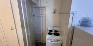 RENOVATED STUDIO WEST CENTRAL APARTMENT | HISTORIC BUILDING | PET FRIENDLY | AVAIL NOW Gallery 6