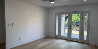 Fully Remodeled 3 Bedroom/ 2 Bathroom Duplex w/ Modern Finishes & Private Yard! Gallery 15