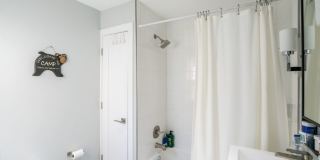 Two Bed Graduate Hospital Apartment Gallery 12