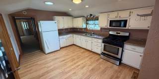 $1,700| 2BD 1.5BA| 911 2nd Ave | Available Now! Gallery 1