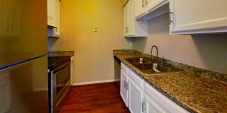 Two Bedroom Apartment Home with Beautfiul Courtyard views Gallery 39