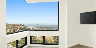 2231 Sunset Plaza Dr Gallery 24
