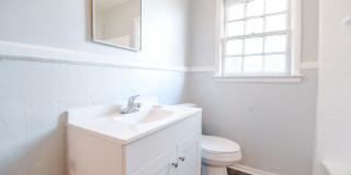 Spacious Duplex! Gallery 22