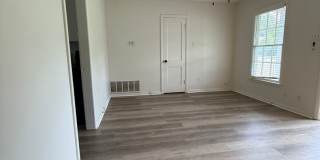 2/1 COMING SOON -NEWLY RENOVATED Gallery 4