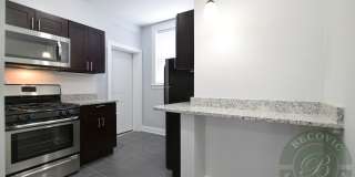 1104 W Glenlake Ave Gallery 1