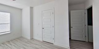 Beautiful Newer Townhouse with all LVP Gallery 6