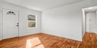 NEWLY RENOVATED 1 BED/1 BATH WITH FENCED BACKYARD Gallery 3