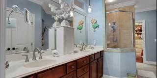 905 2ND Street Gallery 21