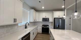 Jaw dropping Desert Color home! Gallery 5