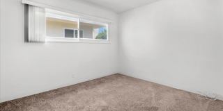 Spacious 4-Bed Home with Backyard, Garage & Prime Westside Access Gallery 12