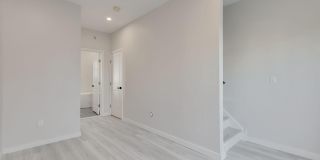 614 HOFFMAN Street Gallery 26