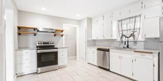Charming 2 Bedroom Home with Office & Oversized Backyard in Schertz Gallery 9