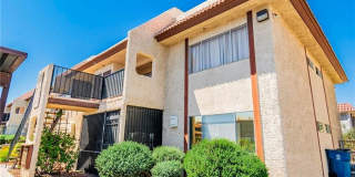 Charming and beautifully updated ground-floor condo in a prime central Las Vegas location! Gallery 1